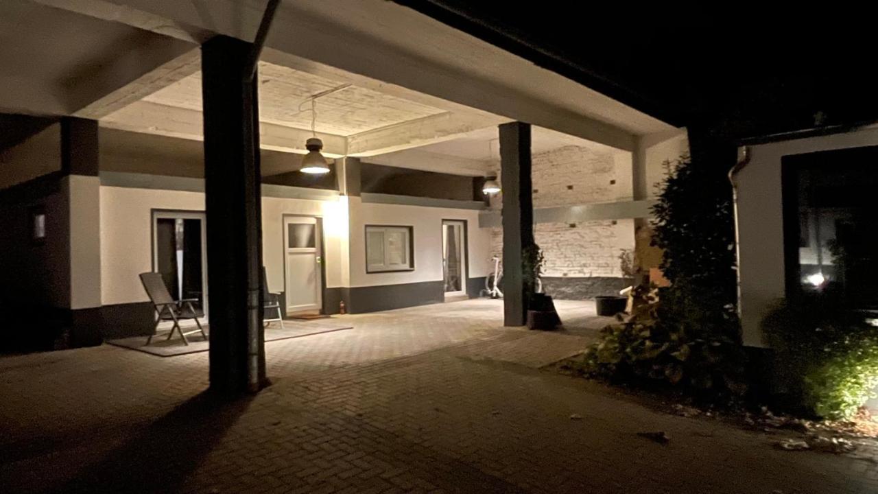 Апартаменти Oase Im Gruenen Hinterhof, Eg, Ruhe, Terrasse, Carport, Free Paytv, Kaffee&Tee, Fahrraeder Дуйсбург Екстер'єр фото